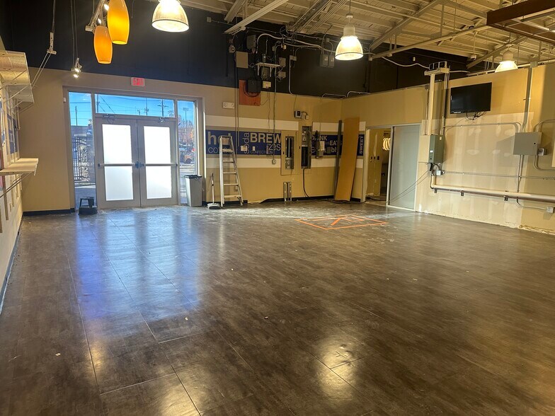 More Photos Of 3314 E 11th St, Tulsa Freestanding For Sale