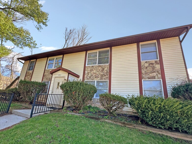 More Photos Of 212 Logan St, Valparaiso Apartments For Sale