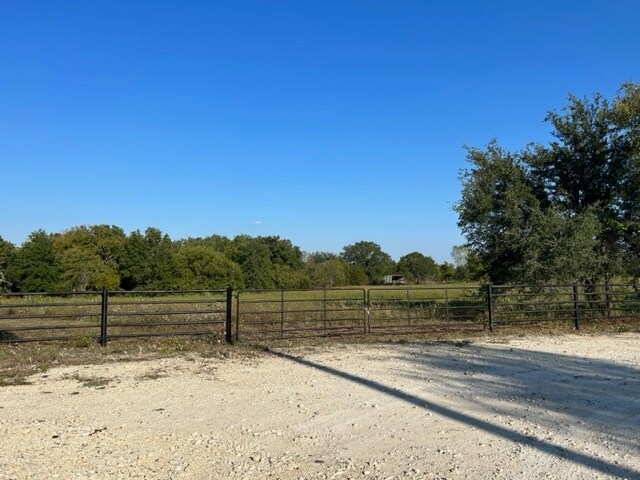 More Photos Of 1658 County Road 412, Glen Rose Warehouse For Lease