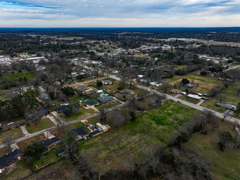 More Photos Of 410 S Oak St, Van Land For Sale
