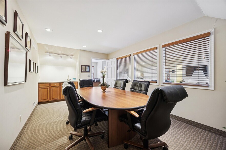 More Photos Of 326 Main St, Harleysville Office For Sale