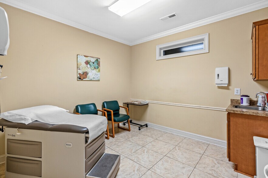 More Photos Of 3583 US-17 BUS, Murrells Inlet Medical For Lease