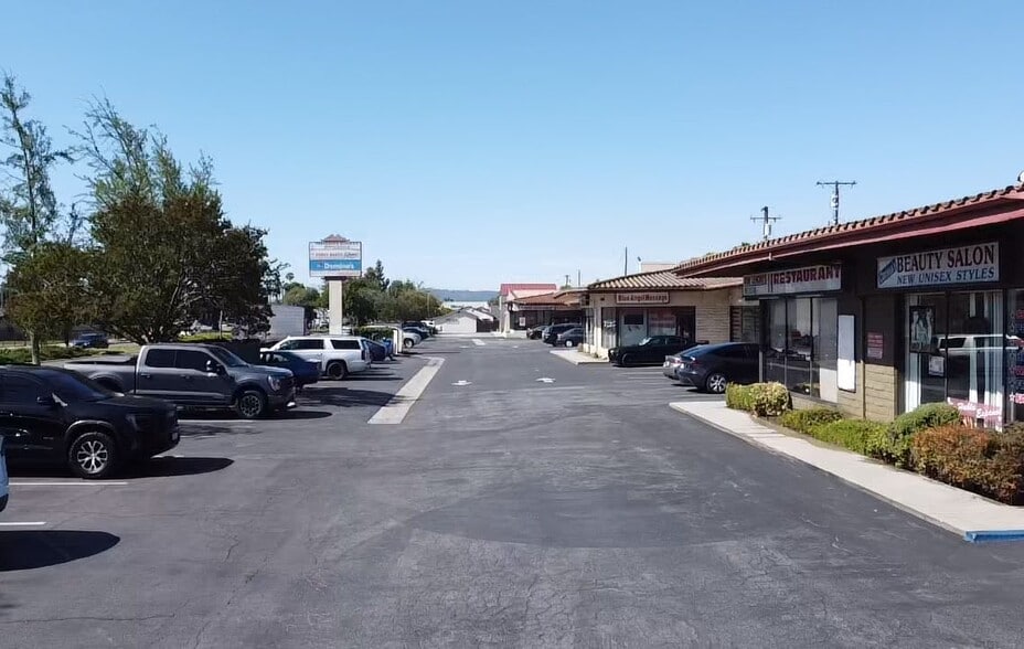 More Photos Of 823-839 S Glendora Ave, West Covina Storefront For Sale