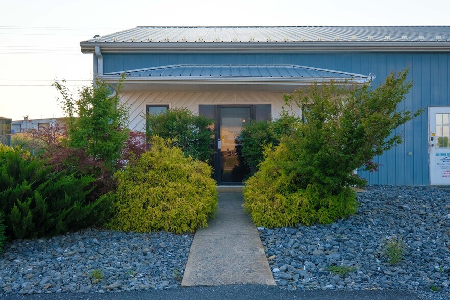 More Photos Of 36 Lucas Rd, Fishersville Warehouse For Lease