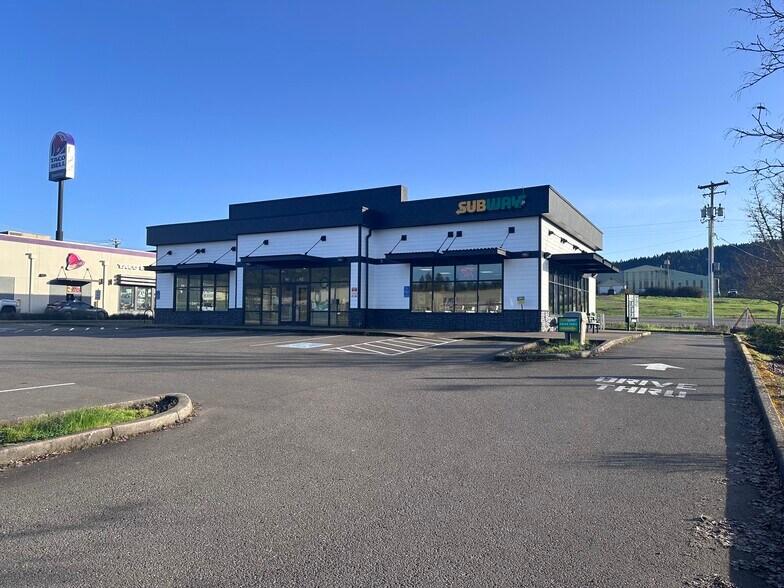 More Photos Of 104 Clover Leaf Loop, Sutherlin Storefront For Lease