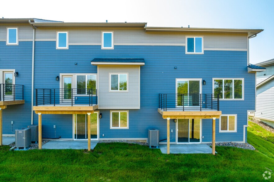 More Photos Of 9125 Calvin Dr, West Des Moines Apartments For Sale