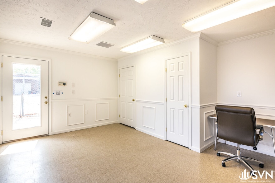 More Photos Of 857 Sparta Ct, Lexington Office For Lease