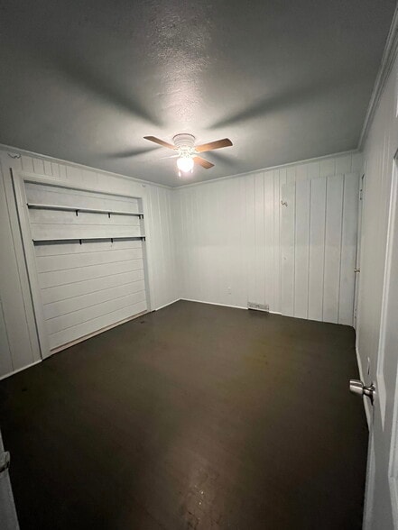 More Photos Of 3900 Miriam Dr, Charlotte Unknown For Lease