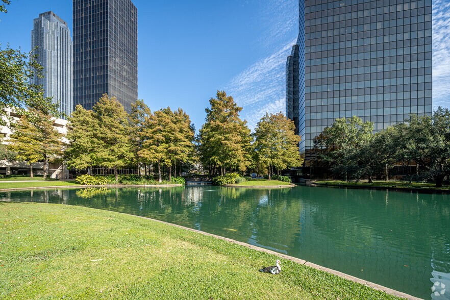 More Photos Of 3040 Post Oak Blvd, Houston Office For Lease