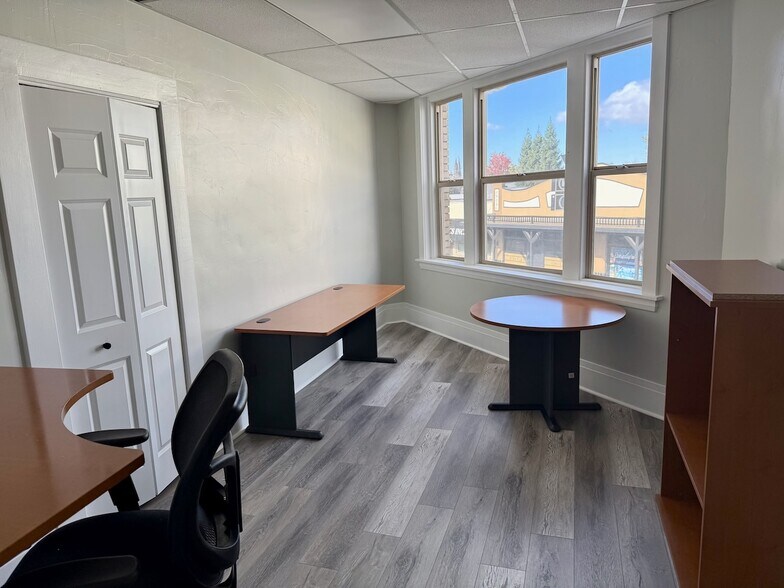 More Photos Of 101-107 Main St, Roseville Office For Lease