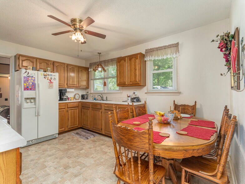 More Photos Of 96 Tower Ln, Waynesville Office For Sale