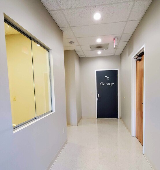 More Photos Of 238 Bay St, Queensbury Showroom For Lease