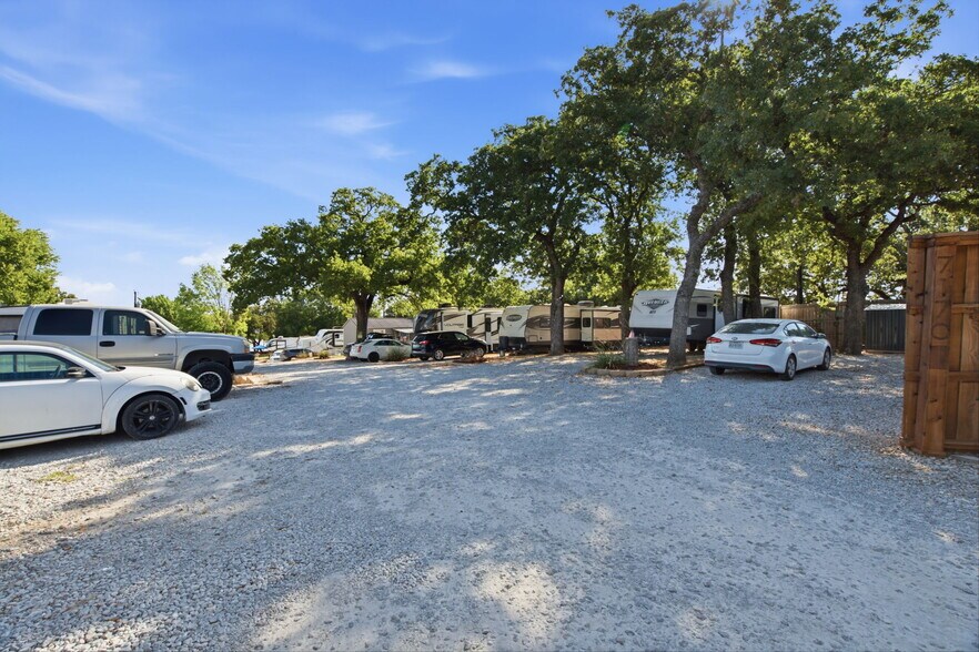 More Photos Of 7170 Briar Rd, Azle Trailer Camper Park For Sale