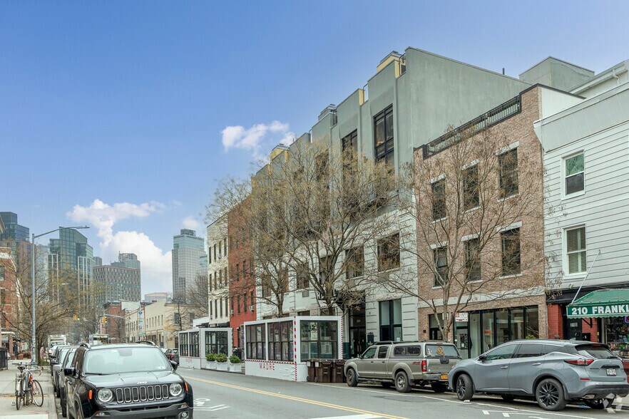 More Photos Of 214 Franklin St, Brooklyn Hotel For Lease