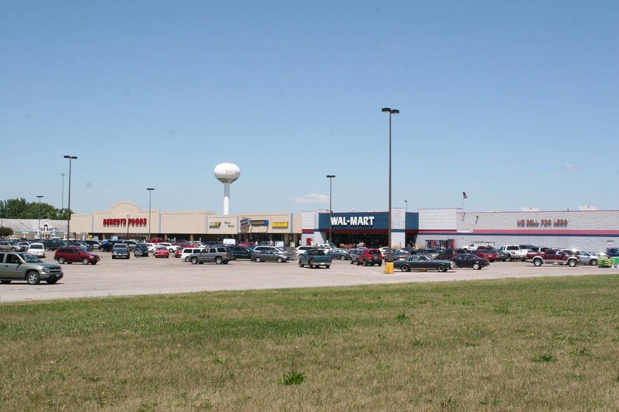 More Photos Of 1152-1200 E Walnut St, Watseka General Retail For Lease