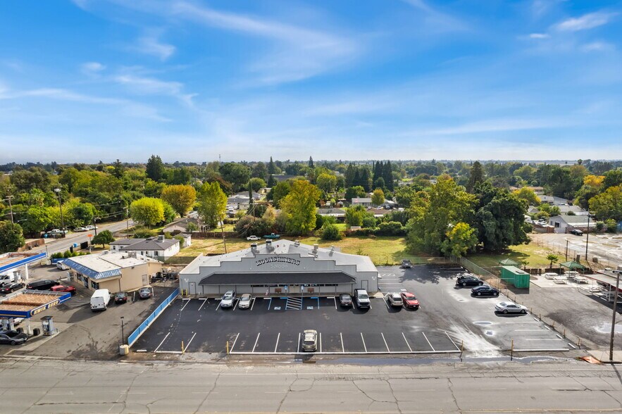 More Photos Of 5861 Feather River Blvd, Olivehurst Bar For Sale
