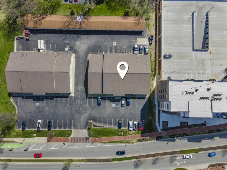 More Photos Of 1121 S Rangeline Rd, Carmel Storefront For Lease