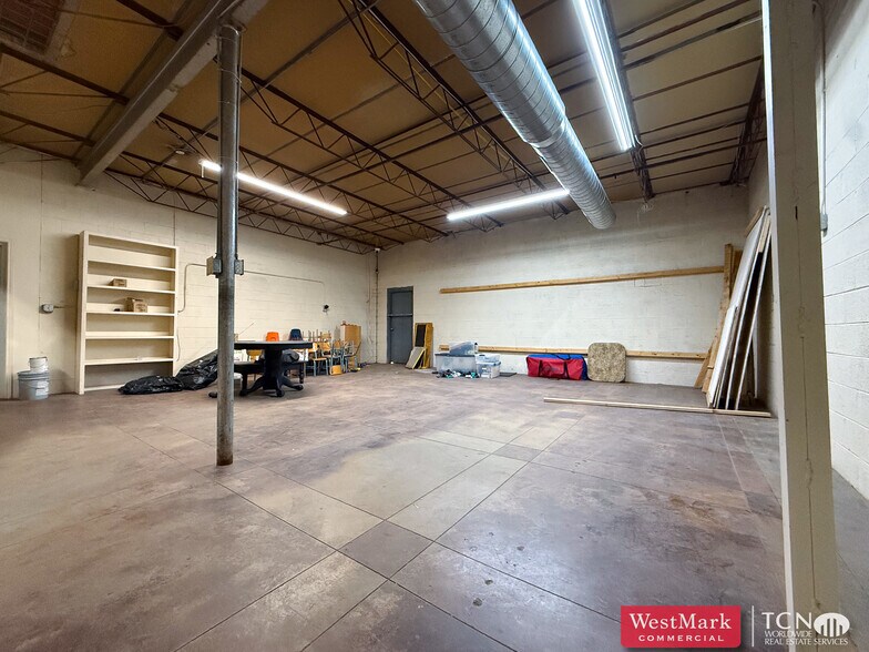 More Photos Of 313 Paris Ave, Lubbock Warehouse For Lease