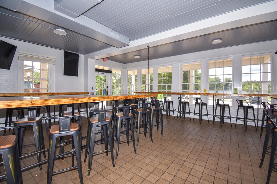 More Photos Of 82 Court Sq, Alexander City Flex For Sale