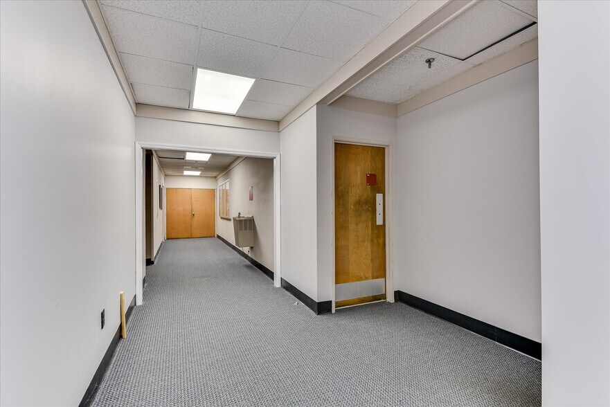 More Photos Of 1089 Augusta Rd, Warrenville Office For Sale