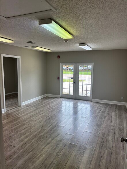 More Photos Of 5715 26th St W, Bradenton Office For Sale