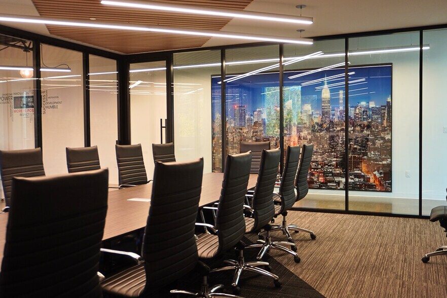 More Photos Of 520 Landmark Dr, Congers Flex For Sale