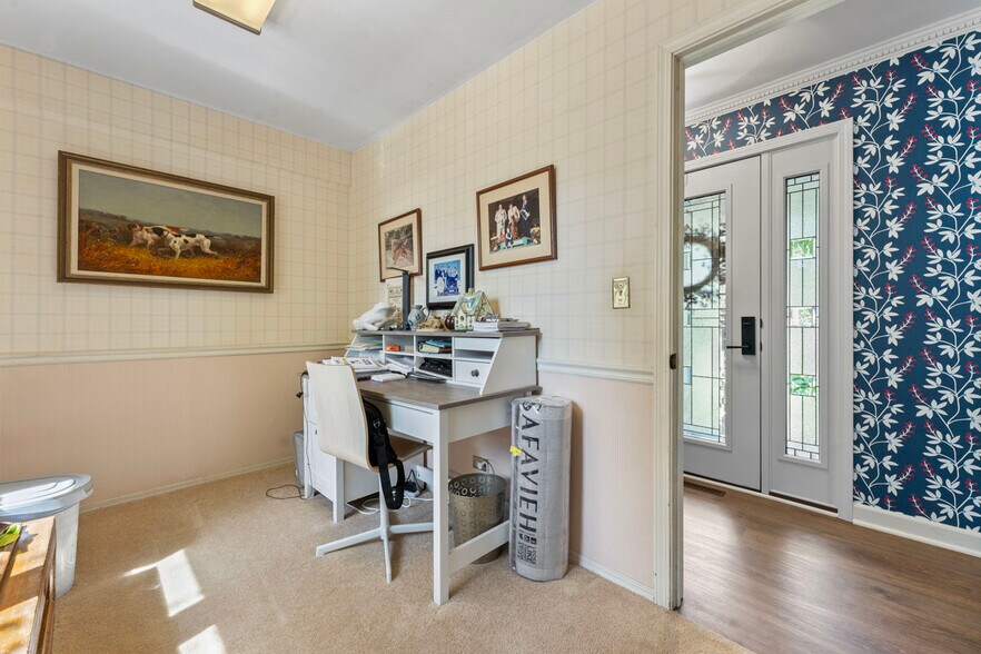 More Photos Of 4403 S Roberts Rd, Island Lake Veterinarian Kennel For Sale
