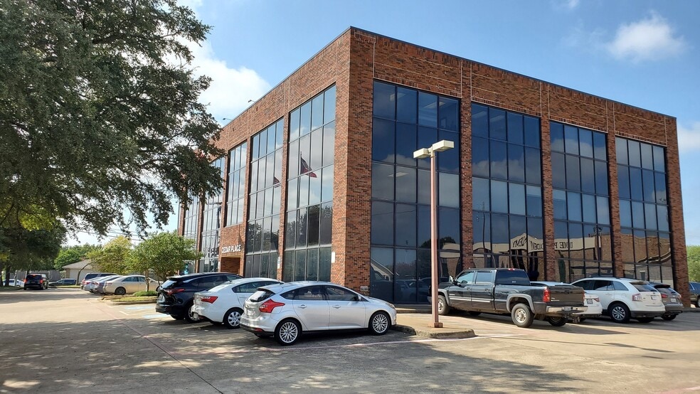 More Photos Of 407 N Cedar Ridge Dr, Duncanville Office Residential For Lease