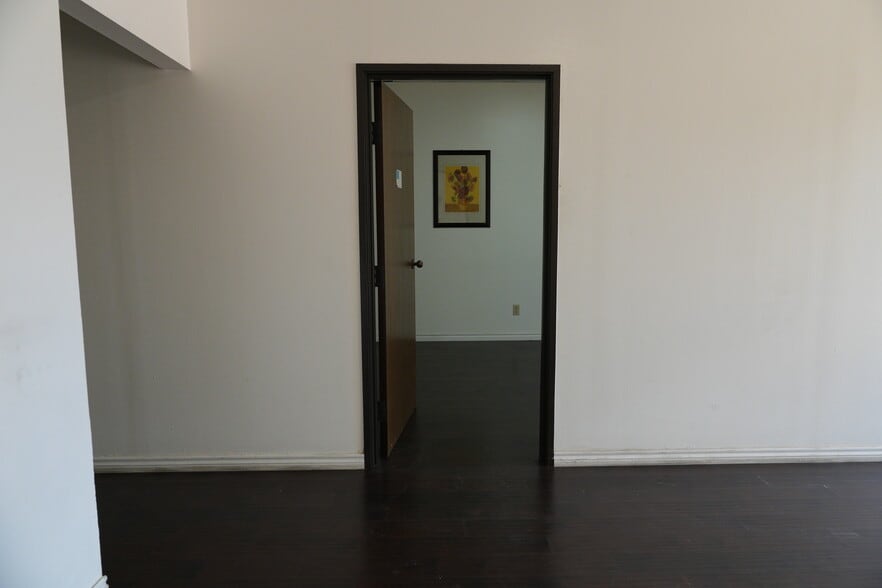 More Photos Of 501 Industrial Dr, Richardson Warehouse For Lease