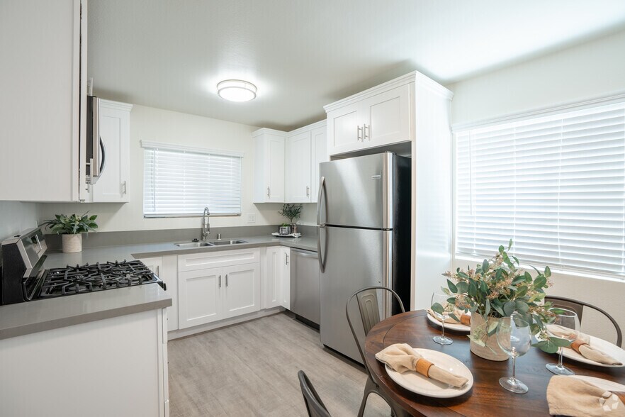 More Photos Of 628 W California Ave, Vista Apartments For Sale