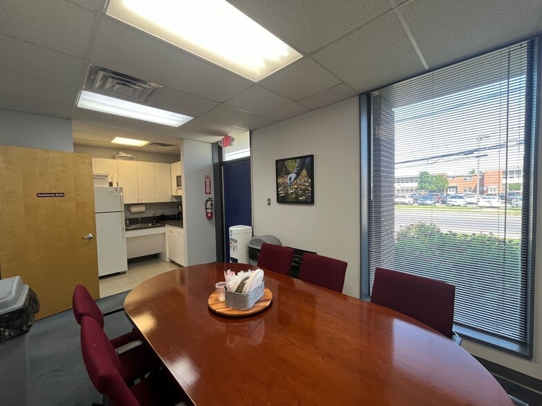 More Photos Of 2127 Hamilton Ave, Hamilton Office For Sale