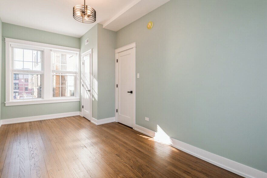 More Photos Of 1535 W Estes Ave, Chicago Multifamily For Sale