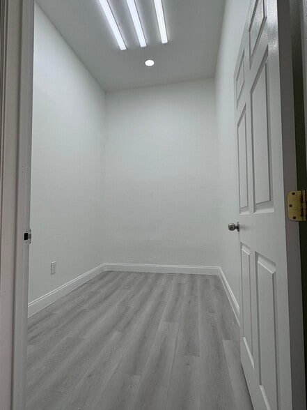 More Photos Of 6708-6716 W Flagler St, Miami Office For Lease