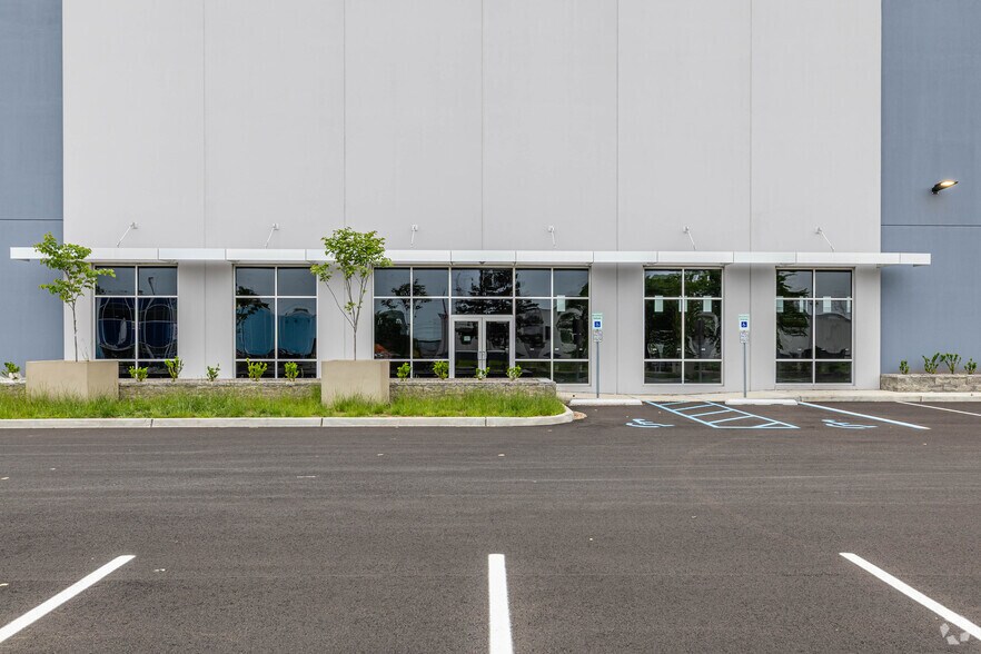 More Photos Of 650 Federal Blvd, Carteret Unknown For Lease