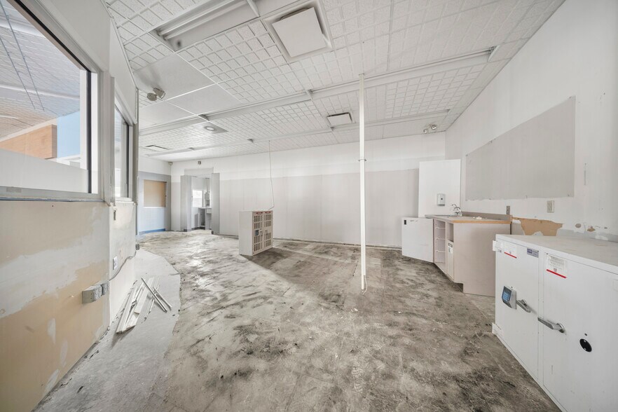More Photos Of 60 Business US 23 N, Louisa Freestanding For Lease