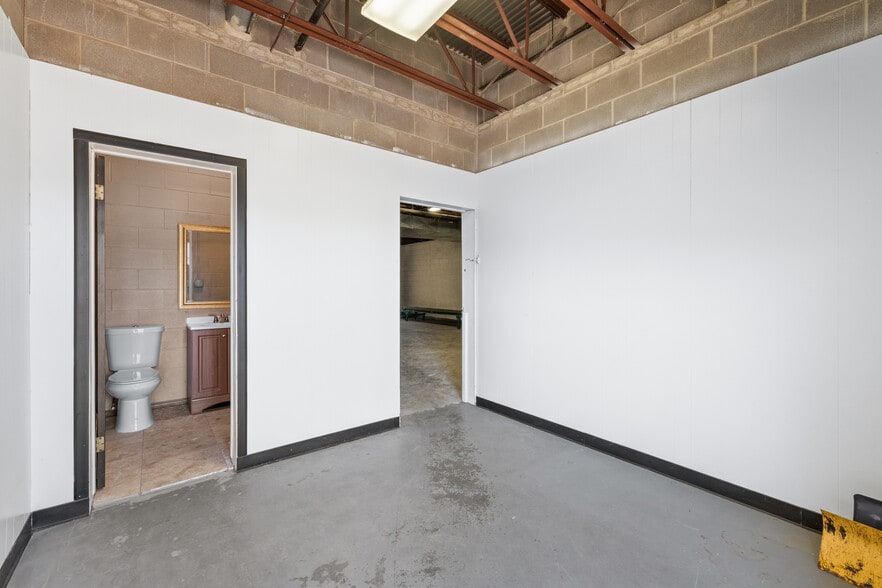 More Photos Of 888 Antler Dr, Casper Warehouse For Lease