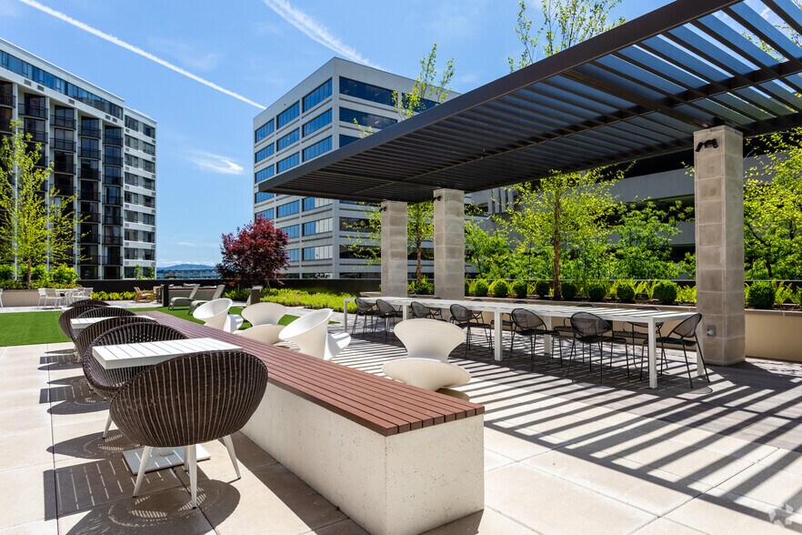 More Photos Of 140 SW Columbia St, Portland Apartments For Lease