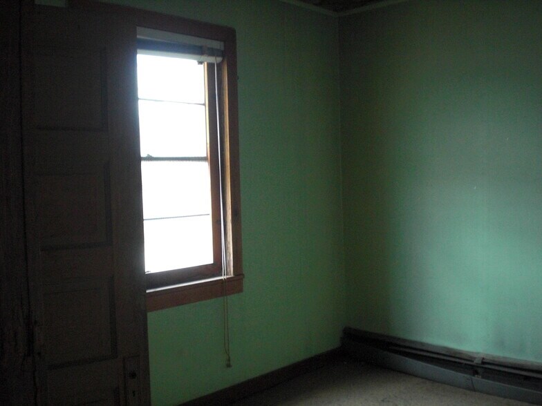 More Photos Of 113 S Washington St, Carbondale Flex For Sale