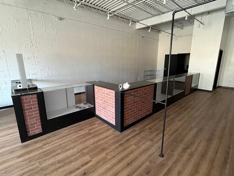 More Photos Of 321 S Main St, Sapulpa Freestanding For Sale