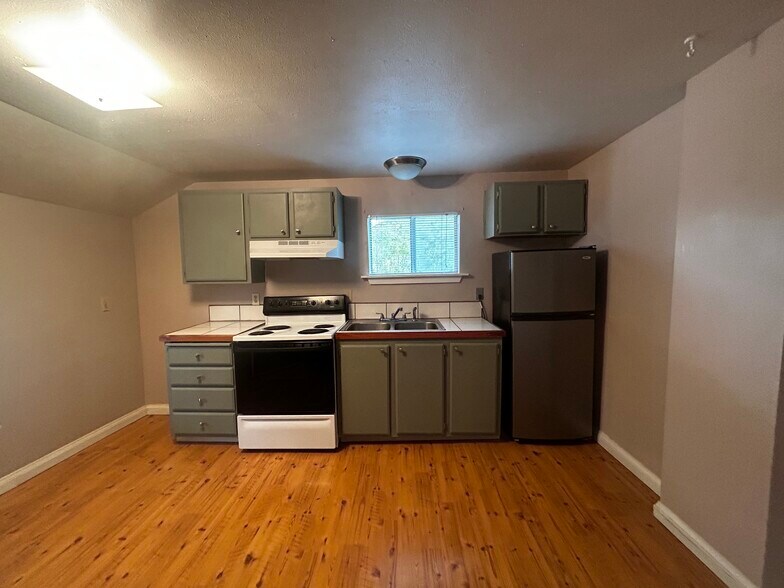 More Photos Of 1414 SE Lambert St, Portland Apartments For Sale