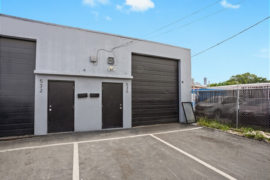 More Photos Of 530-536 NE 32nd St, Oakland Park Warehouse For Sale