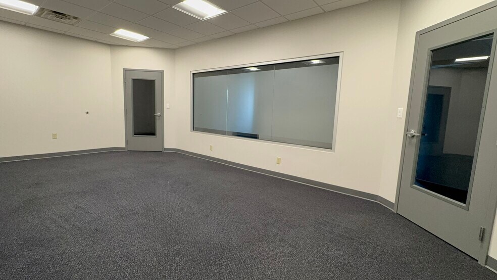 More Photos Of 1720 Fortune Ct, Lexington Light Distribution For Lease