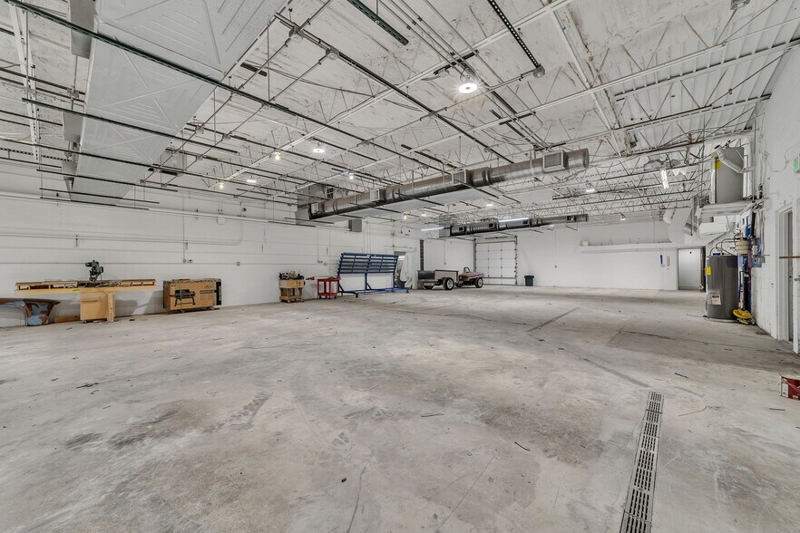 More Photos Of 2685 Durango Dr, Colorado Springs Warehouse For Lease