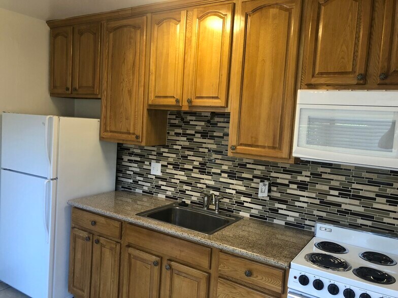 More Photos Of 588 E Mel Ave, Palm Springs Apartments For Sale