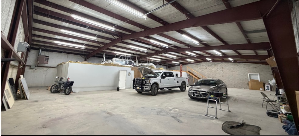 Primary Photo Of 835 W Sunrise Cir, Hobbs Showroom For Lease