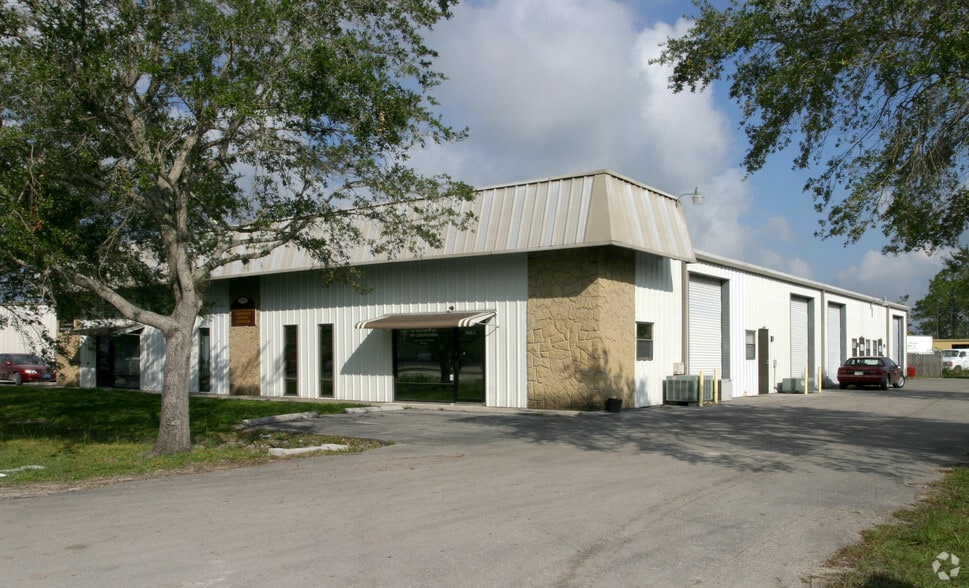 More Photos Of 1101 Sun Century Rd, Naples Warehouse For Lease