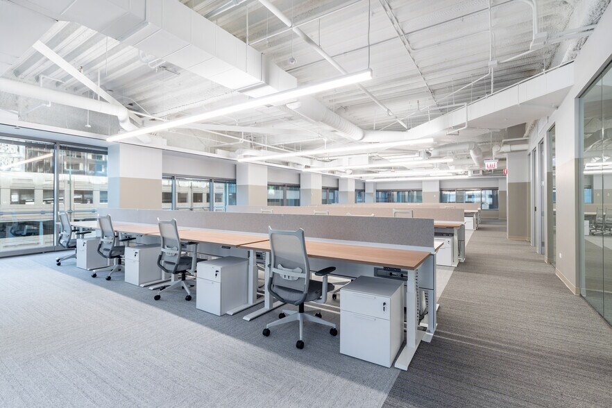 More Photos Of 200 W Madison St, Chicago Office For Lease