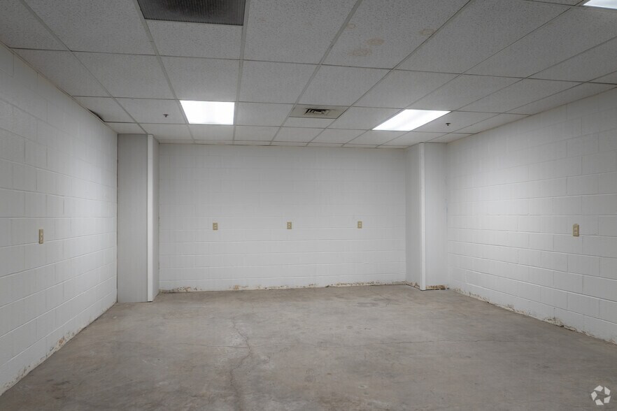 More Photos Of 3201 N Ridge Rd E, Ashtabula Freestanding For Lease