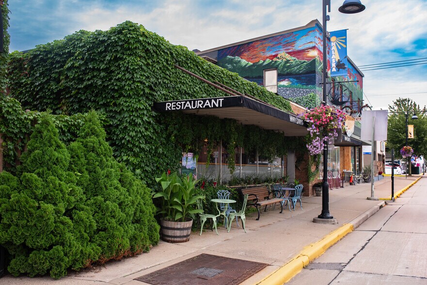 Primary Photo Of 205 Main St, Onalaska Specialty For Sale