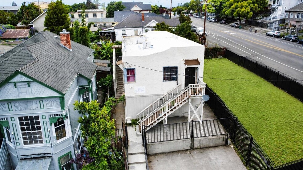 More Photos Of 2051 23rd Ave, Oakland Apartments For Sale